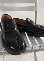 BUDGET Glossy Tabi Loafer