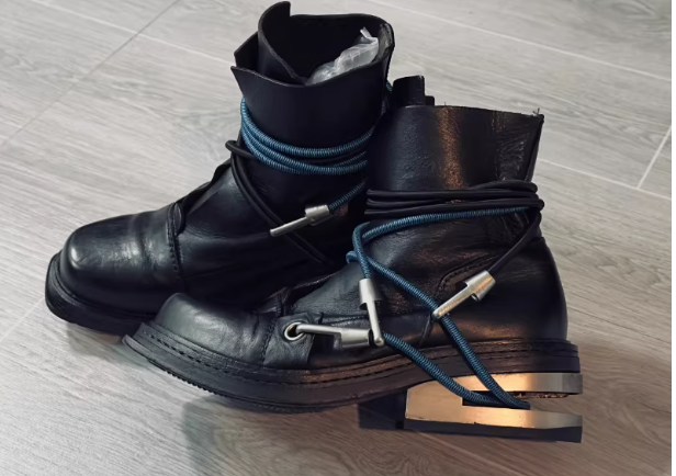 Metal Heel Strap Lace Boots